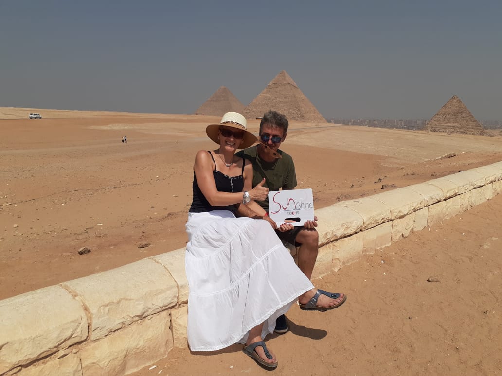 Tour to Pyramids & The Egyptian Museum